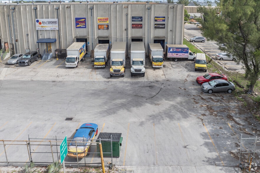 3200 NW 119th St, Miami, FL for lease - Building Photo - Image 3 of 5