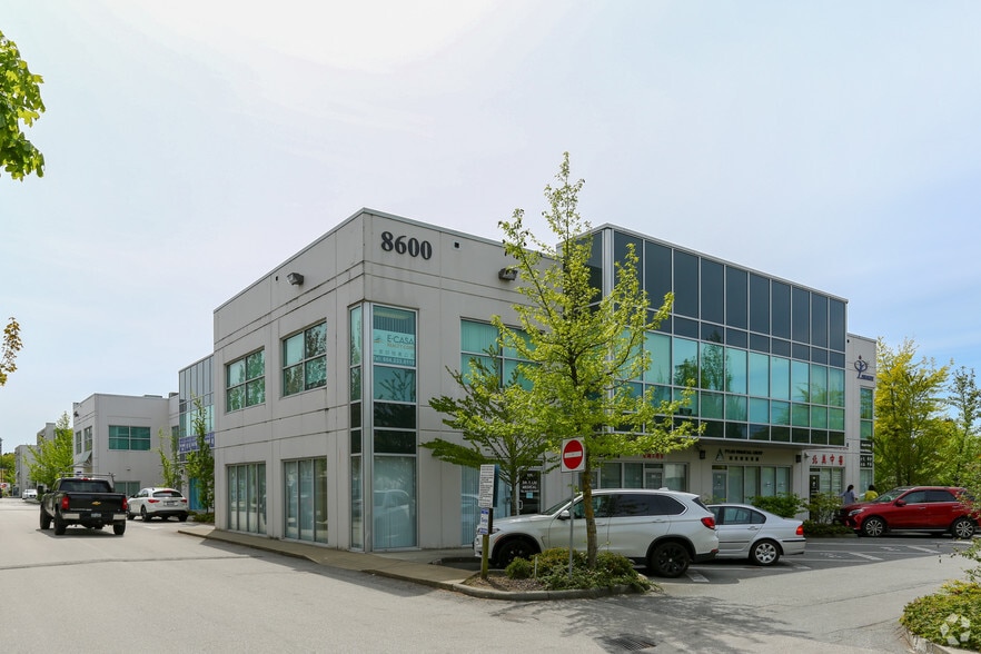 8600 Cambie Rd, Richmond, BC à vendre - Photo du bâtiment - Image 2 de 16