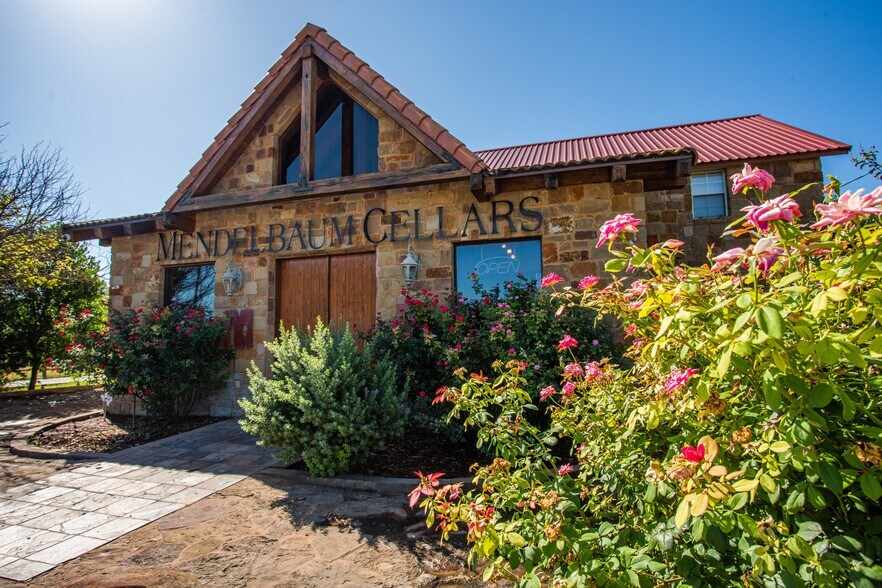 10207 E Hwy 290, Fredericksburg, TX à vendre - Photo du bâtiment - Image 3 de 53