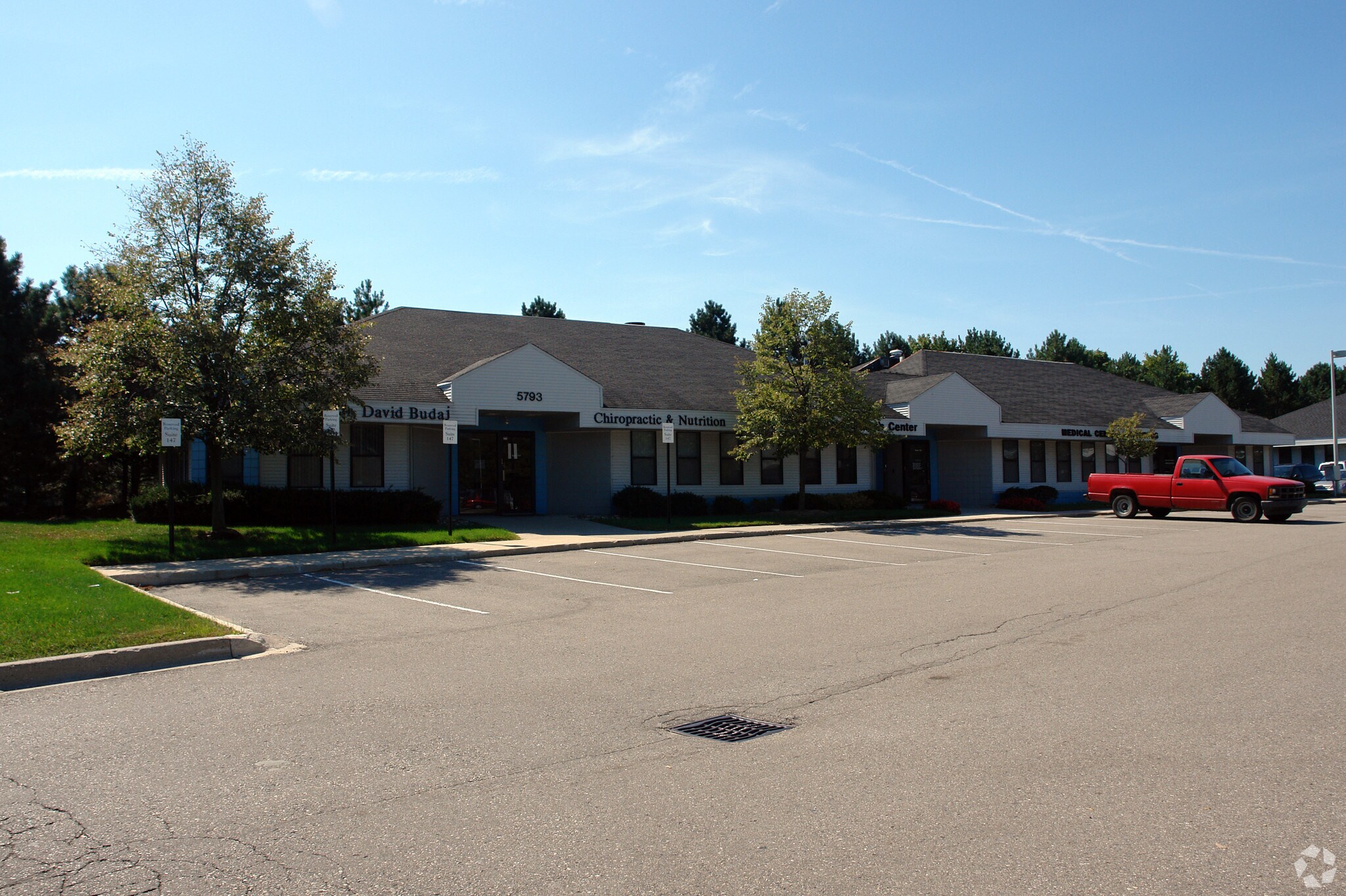 5793 W Maple Rd, West Bloomfield, MI à louer Photo du bâtiment- Image 1 de 4