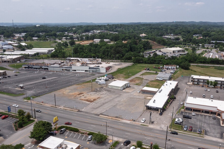 412 W Main St, Hendersonville, TN for lease - Primary Photo - Image 1 of 3