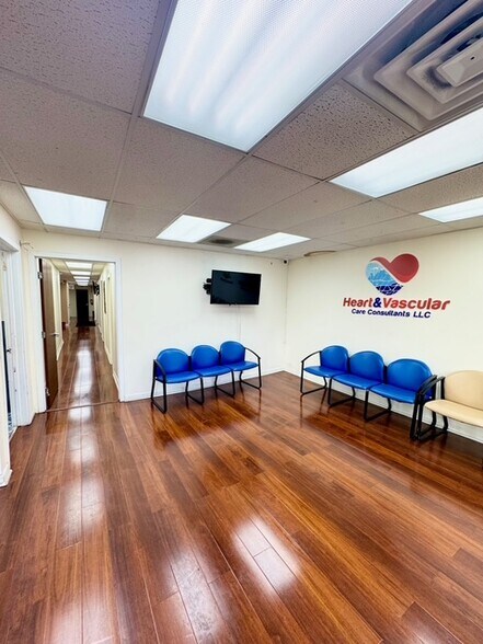 869 Main St, Darby, PA à louer - Photo du bâtiment - Image 3 de 39