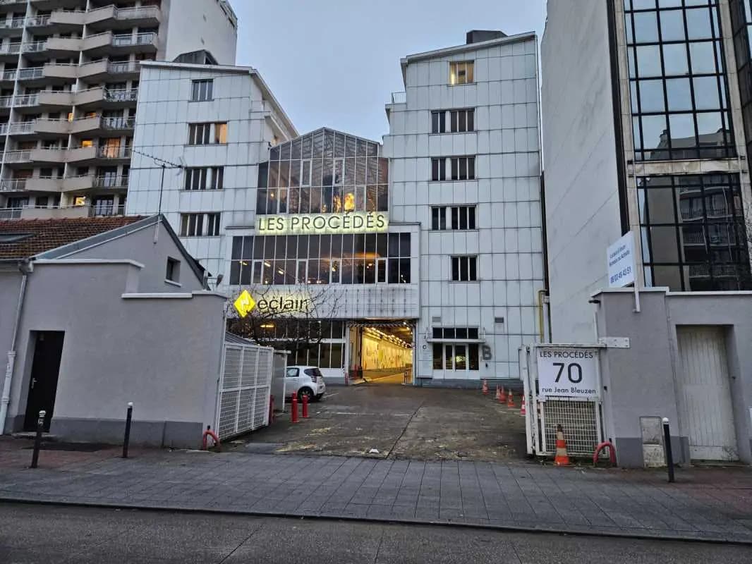 Flex in Vanves for lease Building Photo- Image 1 of 34