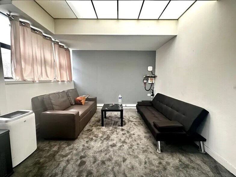 Office in Taverny for lease - Interior Photo - Image 3 of 6