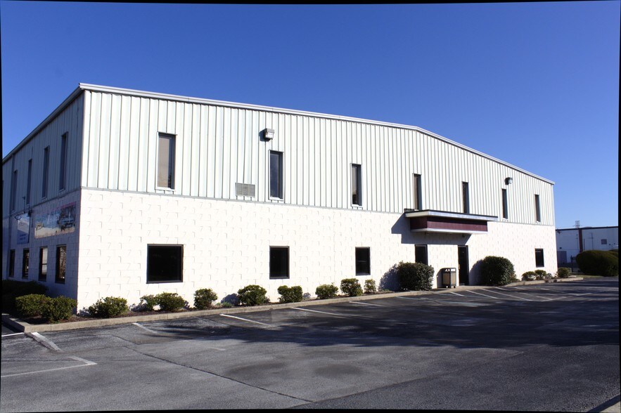 19 E Commons Blvd, New Castle, DE for sale - Primary Photo - Image 1 of 1