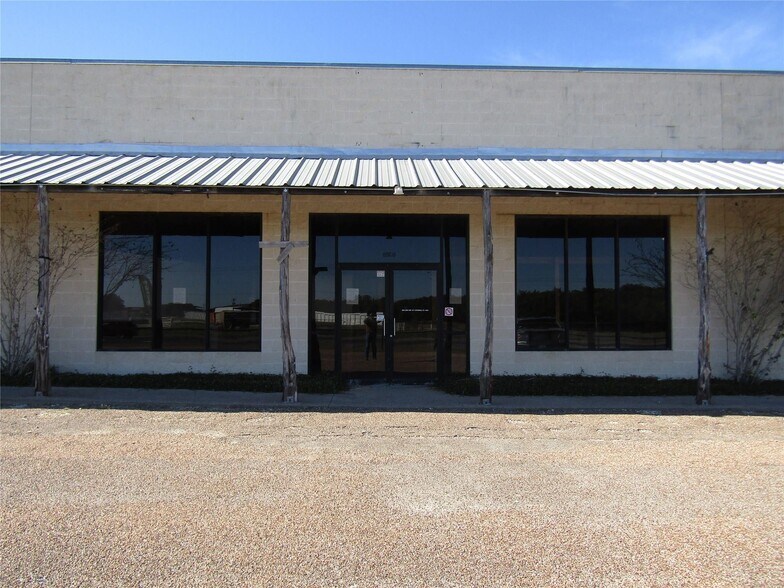 6534 S US Highway 377, Stephenville, TX à louer - Photo du bâtiment - Image 2 de 5