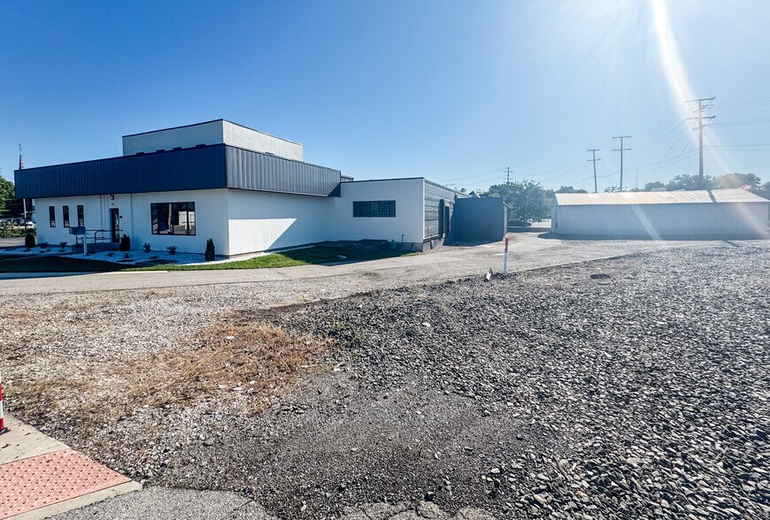 320 N Main St, Goshen, IN à vendre - Photo du bâtiment - Image 3 de 8