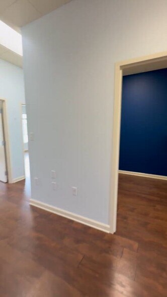 101 E Market St, Smithfield, NC à louer - Vidéo sur l’inscription commerciale - Image 2 de 14