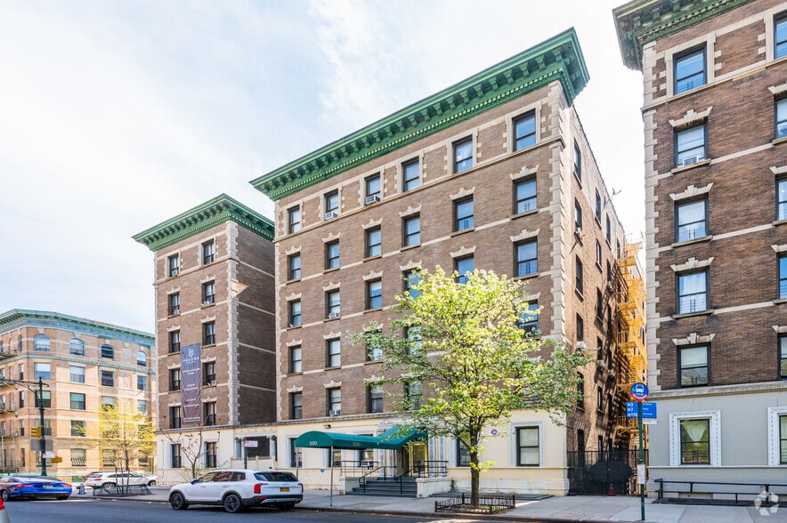 320 Manhattan Ave, New York, NY for sale - Building Photo - Image 3 of 6