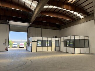 Plus de détails pour Local d'activités à louer