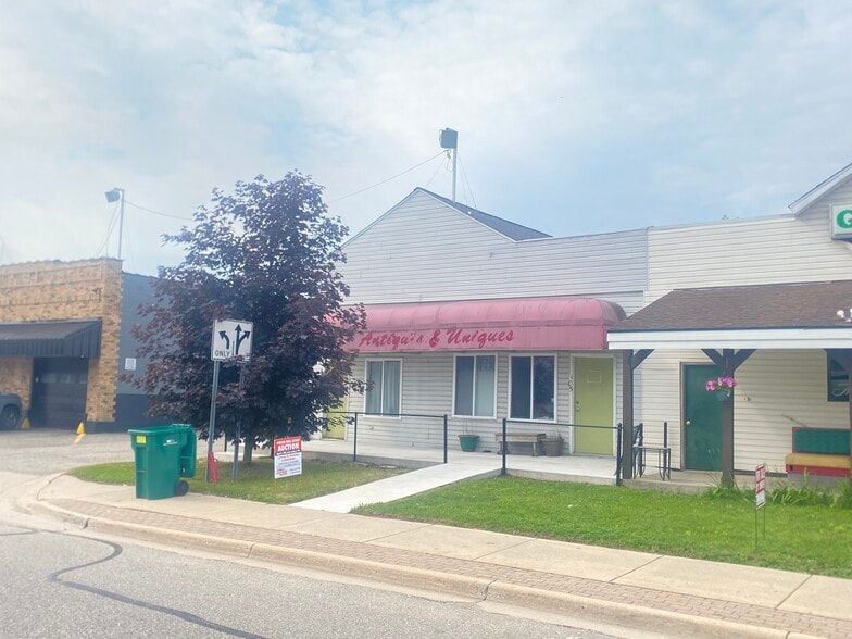 105 N Fifth St, Roscommon, MI à vendre - Photo du bâtiment - Image 2 de 13