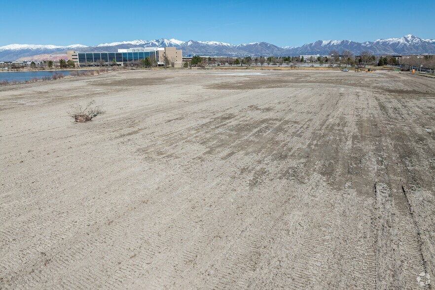 4214 Lake Park Boulevard, West Valley City, UT for lease - Building Photo - Image 2 of 4