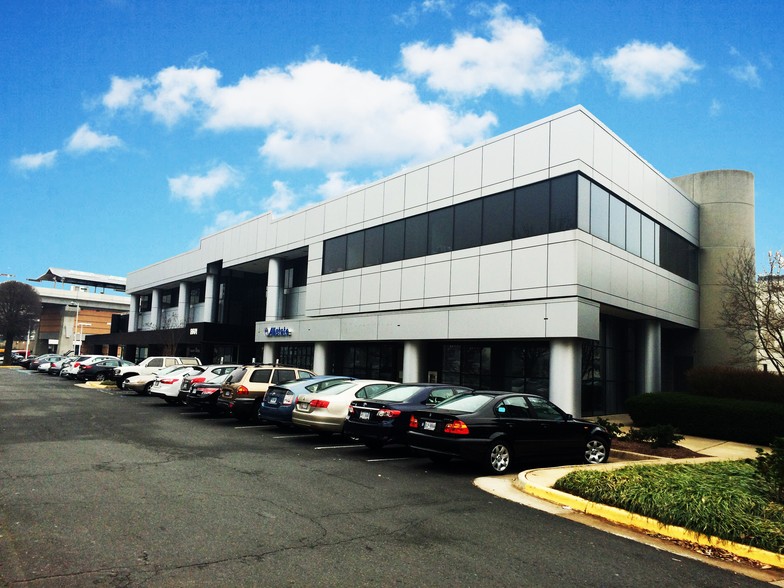 8601 Westwood Center Dr, Vienna, VA for lease - Building Photo - Image 2 of 6