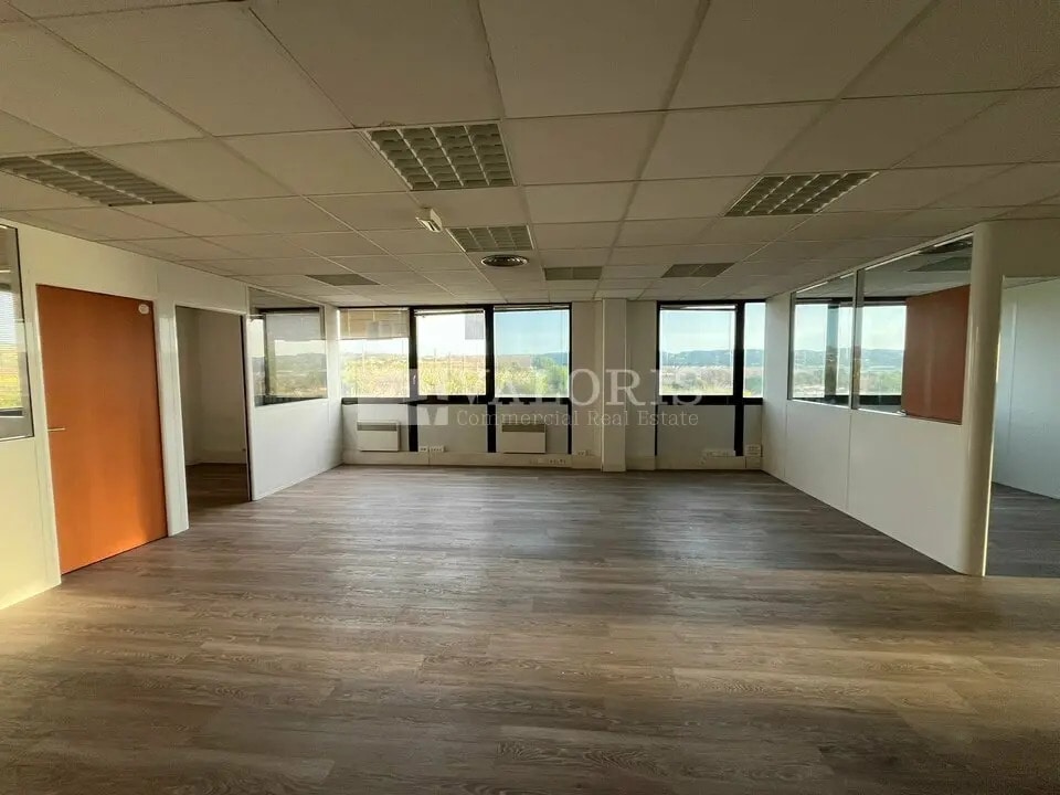 Route De La Seds, Vitrolles for lease Interior Photo- Image 1 of 8