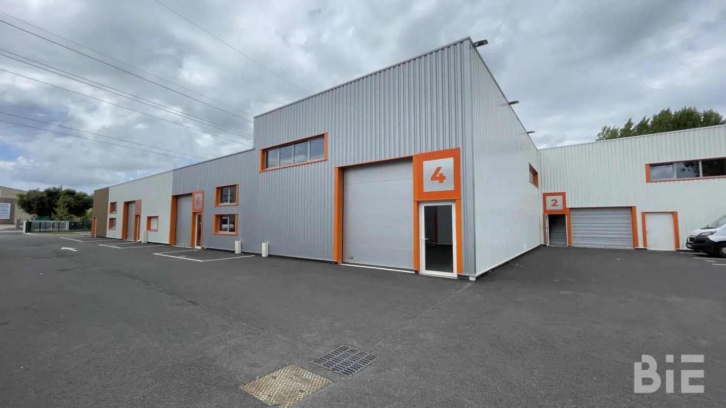 Flex in Carbon-Blanc for sale Building Photo- Image 1 of 6