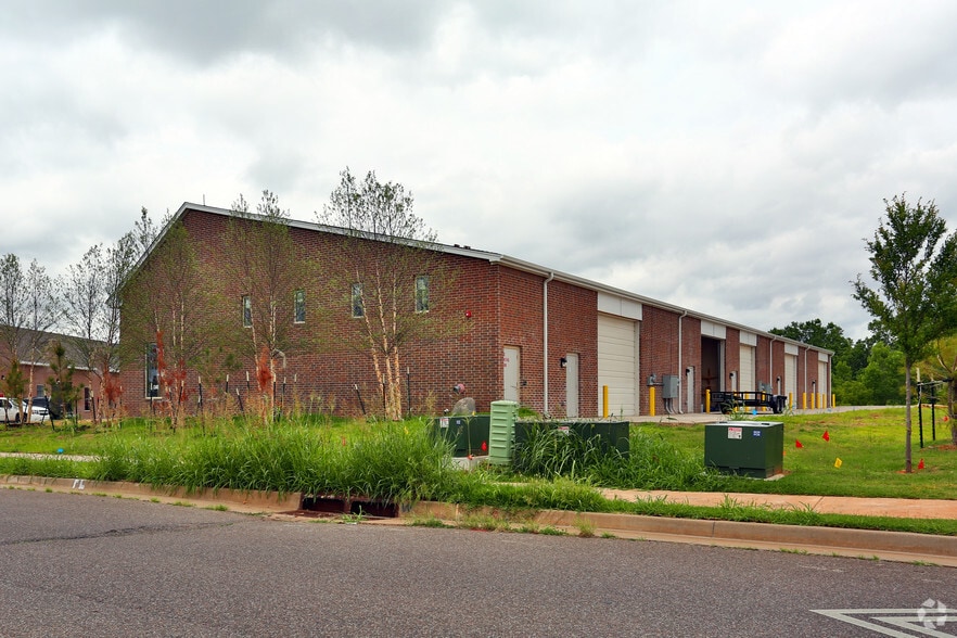 1361 N Fretz Dr, Edmond, OK for lease - Building Photo - Image 3 of 3