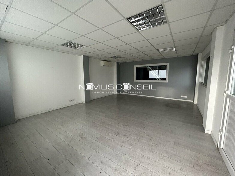 Flex in Plaisance-du-Touch for lease - Interior Photo - Image 2 of 12