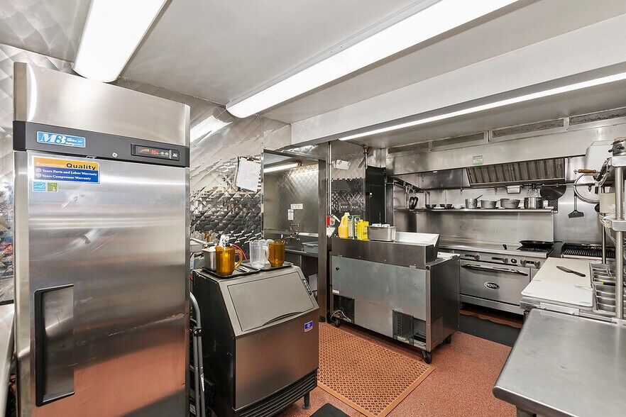 39226 N Shore Dr, Fawnskin, CA à vendre - Photo intérieure - Image 3 de 87