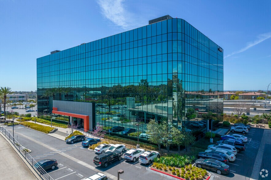 10680 Treena St, San Diego, CA à louer - Photo du bâtiment - Image 3 de 24