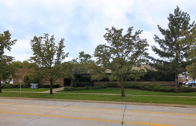 Plus de détails pour 25869 Kelly Rd, Roseville, MI - Bureau à vendre