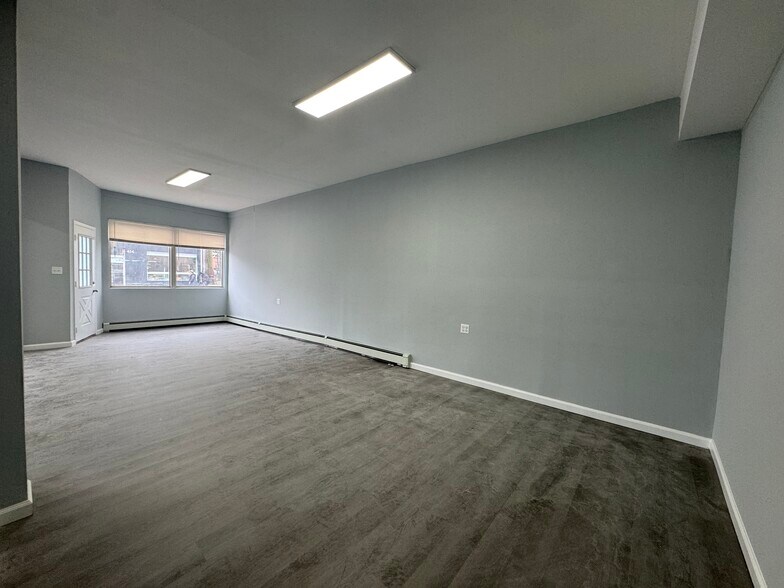 451 Lake Ave, Saint James, NY à louer - Photo du bâtiment - Image 3 de 11