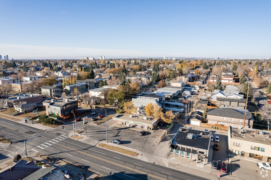 2903 Centre St NW, Calgary, AB à louer - Aérien - Image 3 de 5