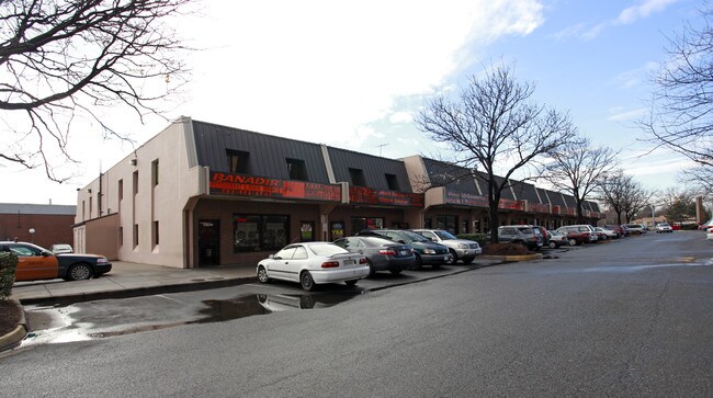 Plus de détails pour 3815-3825 S George Mason Dr, Falls Church, VA - Commerce de détail à vendre