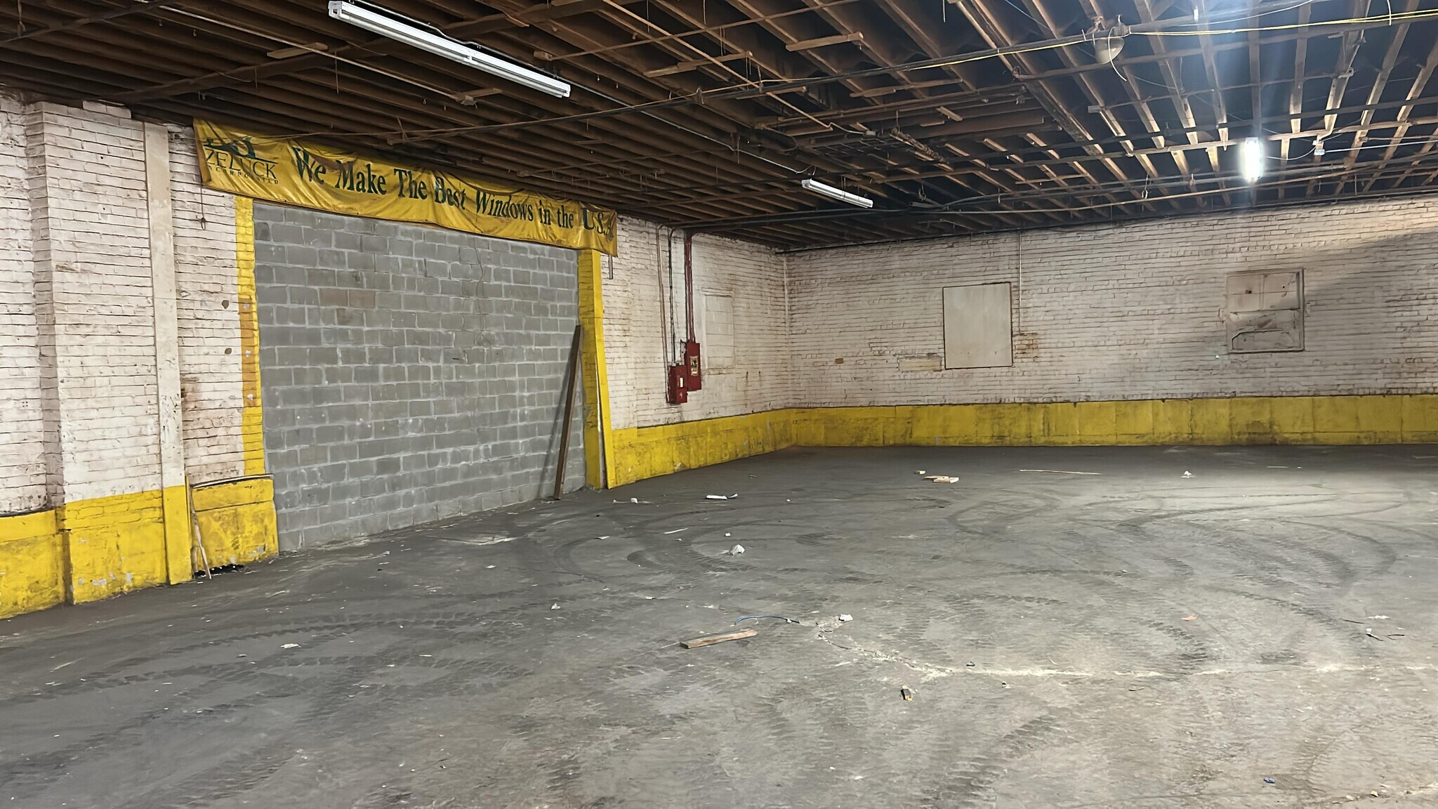 8-12 Preston Ct, Brooklyn, NY for lease Primary Photo- Image 1 of 9