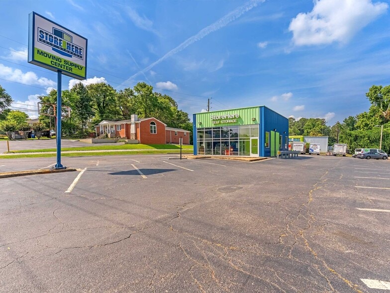 Store Here 2 Property Portfolio portfolio of 2 properties for sale on LoopNet.ca - Building Photo - Image 2 of 10