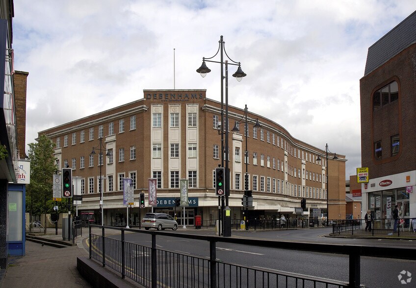 37-45 High St, Staines à vendre - Photo du bâtiment - Image 3 de 9