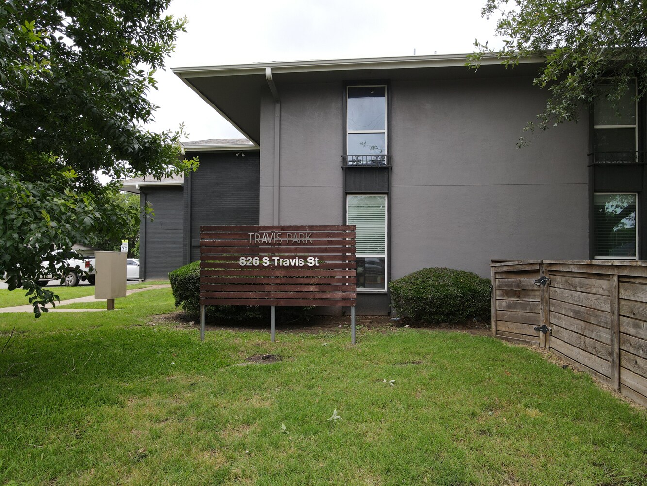 826 S Travis St, Sherman, TX à vendre Photo du bâtiment- Image 1 de 19