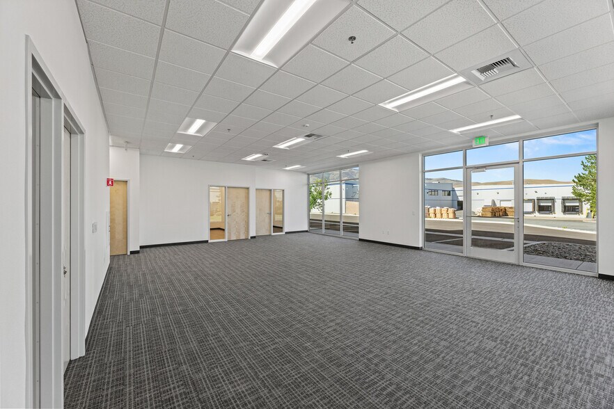 6980 Resource Dr, Reno, NV à louer - Photo du bâtiment - Image 3 de 10