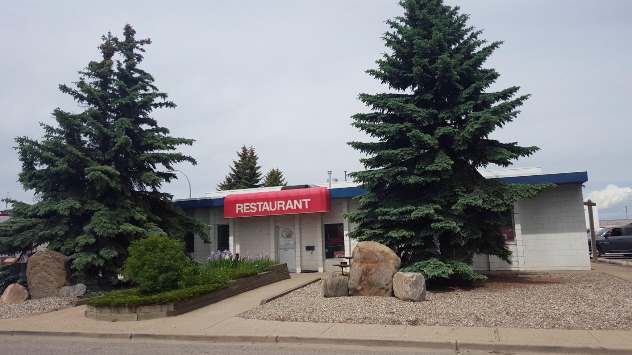 3205 8th Ave N, Lethbridge, AB for sale Building Photo- Image 1 of 1