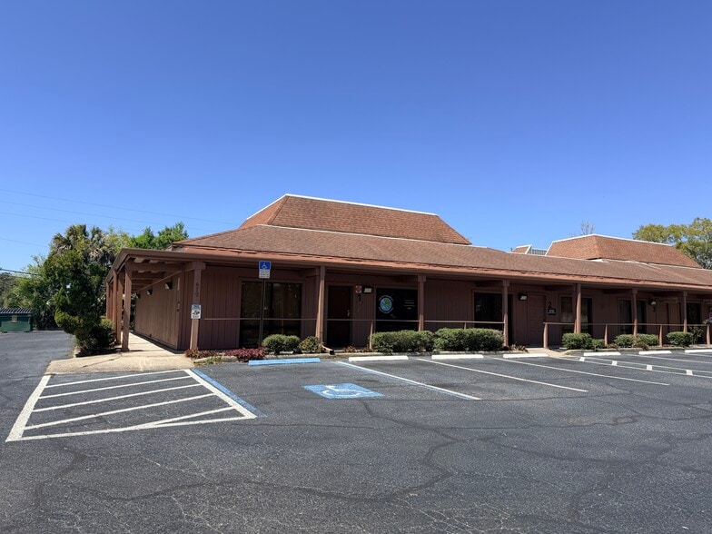 6725 Cedarridge Dr, Zephyrhills, FL for lease - Building Photo - Image 2 of 11