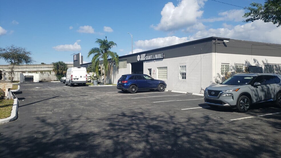 1815 10th Ave N, Lake Worth Beach, FL à louer - Photo du bâtiment - Image 3 de 47