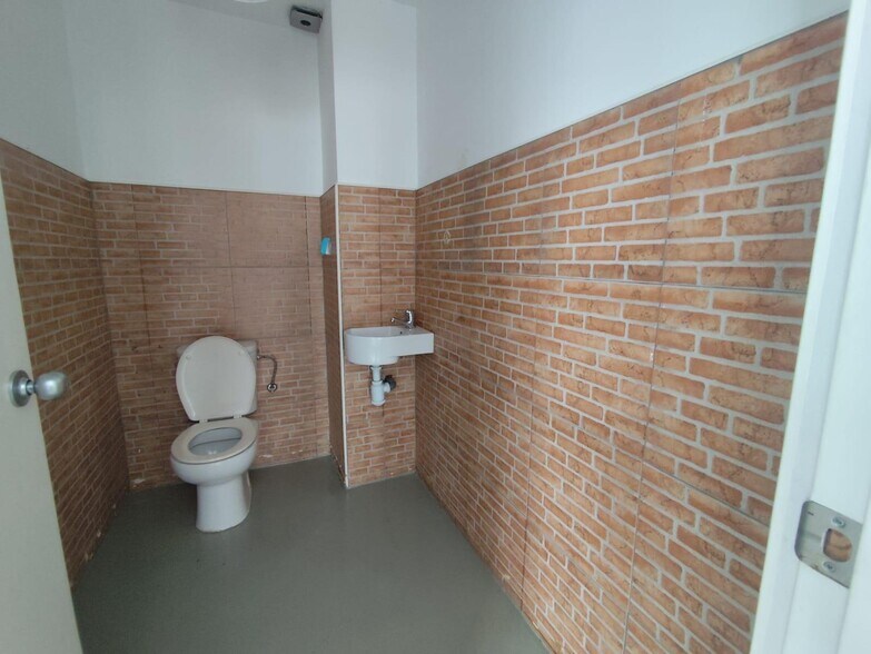 Commerce de détail dans Córdoba, Córdoba à louer - Photo du bâtiment - Image 3 de 10