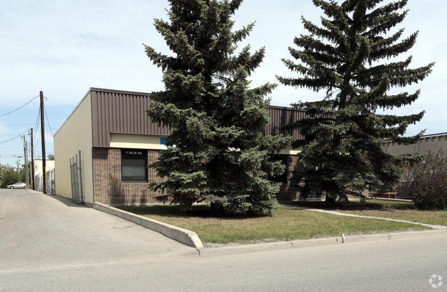 318 36th Ave NE, Calgary, AB à louer - Photo principale - Image 2 de 4
