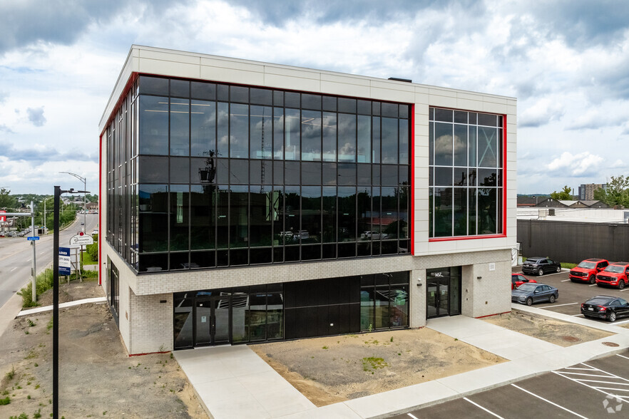 1459 Boul Des Laurentides, Laval, QC à louer - Photo principale - Image 1 de 4