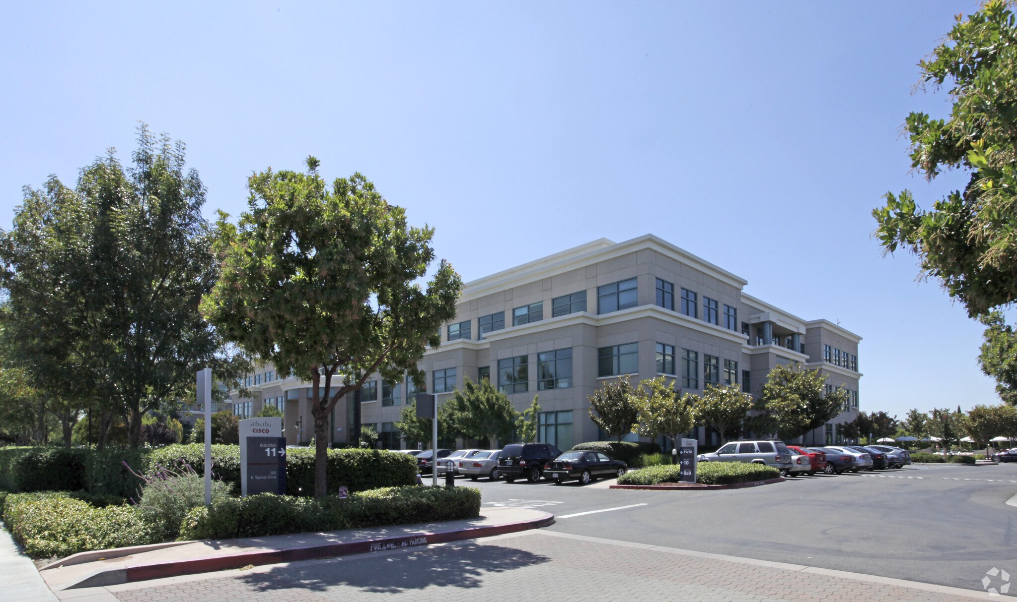 Apex @ Tasman portefeuille de 3 propriétés à vendre sur LoopNet.ca Photo principale- Image 1 de 4