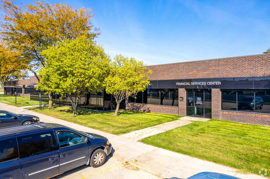 4500-4570 114th St, Urbandale, IA à louer - Photo du bâtiment - Image 3 de 5