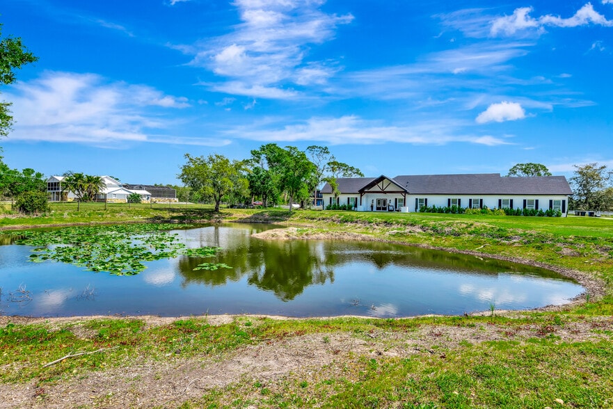 2400 Lorraine Rd, Sarasota, FL à vendre - Photo du bâtiment - Image 2 de 14