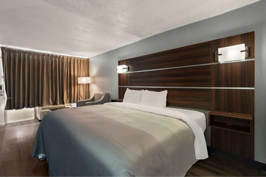 Quality Inn & Econo Lodge portfolio of 2 properties for sale on LoopNet.ca - Building Photo - Image 3 of 10
