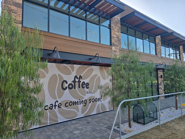 9668 Sunland Blvd, Shadow Hills, CA à louer - Photo du bâtiment - Image 2 de 31