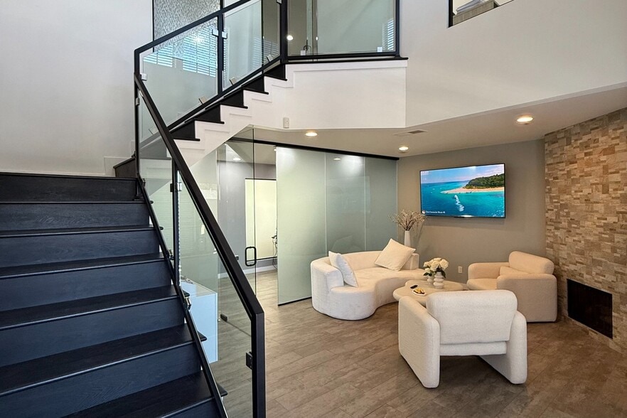 207 W Alameda Ave, Burbank, CA for sale - Interior Photo - Image 1 of 26