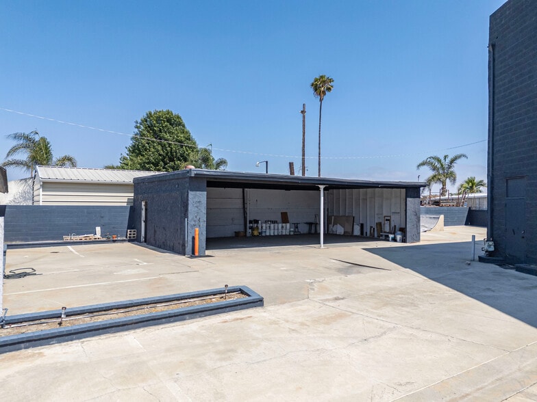 9614-9620 Alonda Blvd portfolio of 2 properties for sale on LoopNet.ca - Building Photo - Image 3 of 6