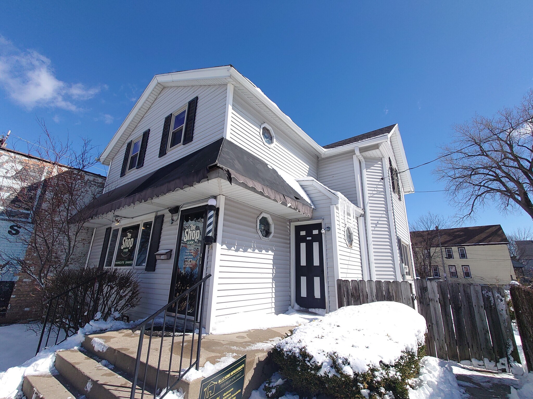 2340 Kinnickinnic Ave, Milwaukee, WI à vendre Photo principale- Image 1 de 10