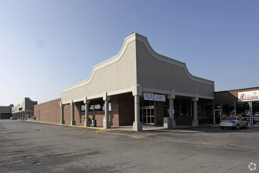 136-150 Shoppers Village Plz, Winchester, KY for sale - Building Photo - Image 1 of 1