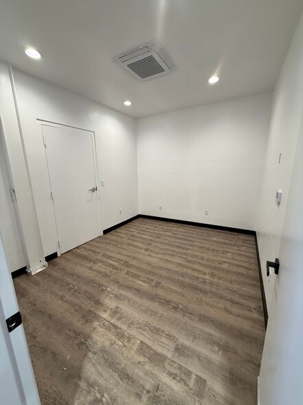 1122 33rd St, Bakersfield, CA à louer - Photo intérieure - Image 3 de 4