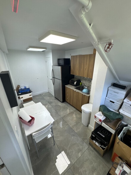 10859 NW 21st St, Doral, FL for lease - Interior Photo - Image 3 of 6