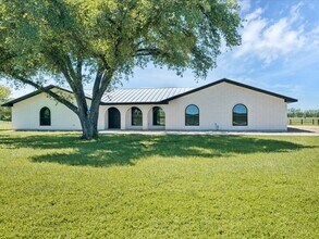 2719 Post Oak Rd, Webberville, TX for lease Interior Photo- Image 1 of 3